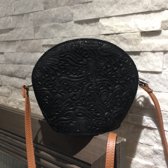 Genuine Minimal Leather Crossbody Bag - Picture 1 of 4